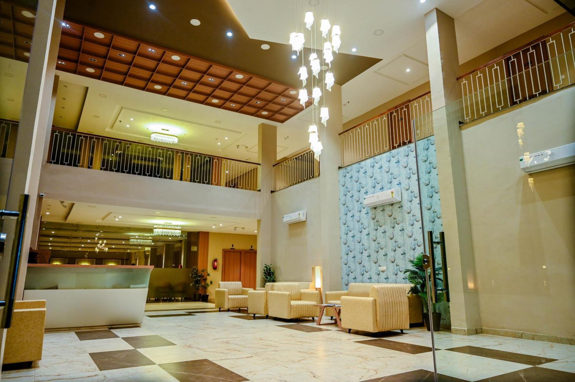 Hotel Maa Bhagwati Palace Khandwa ภายนอก รูปภาพ