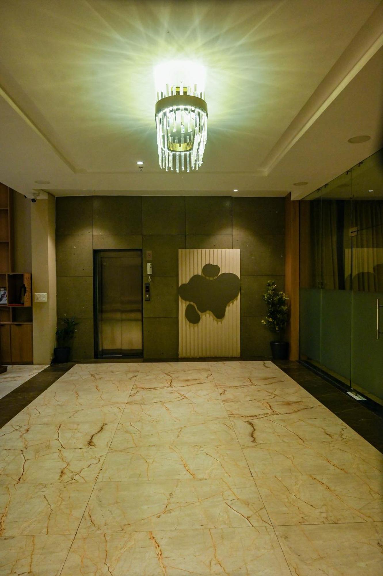 Hotel Maa Bhagwati Palace Khandwa ภายนอก รูปภาพ