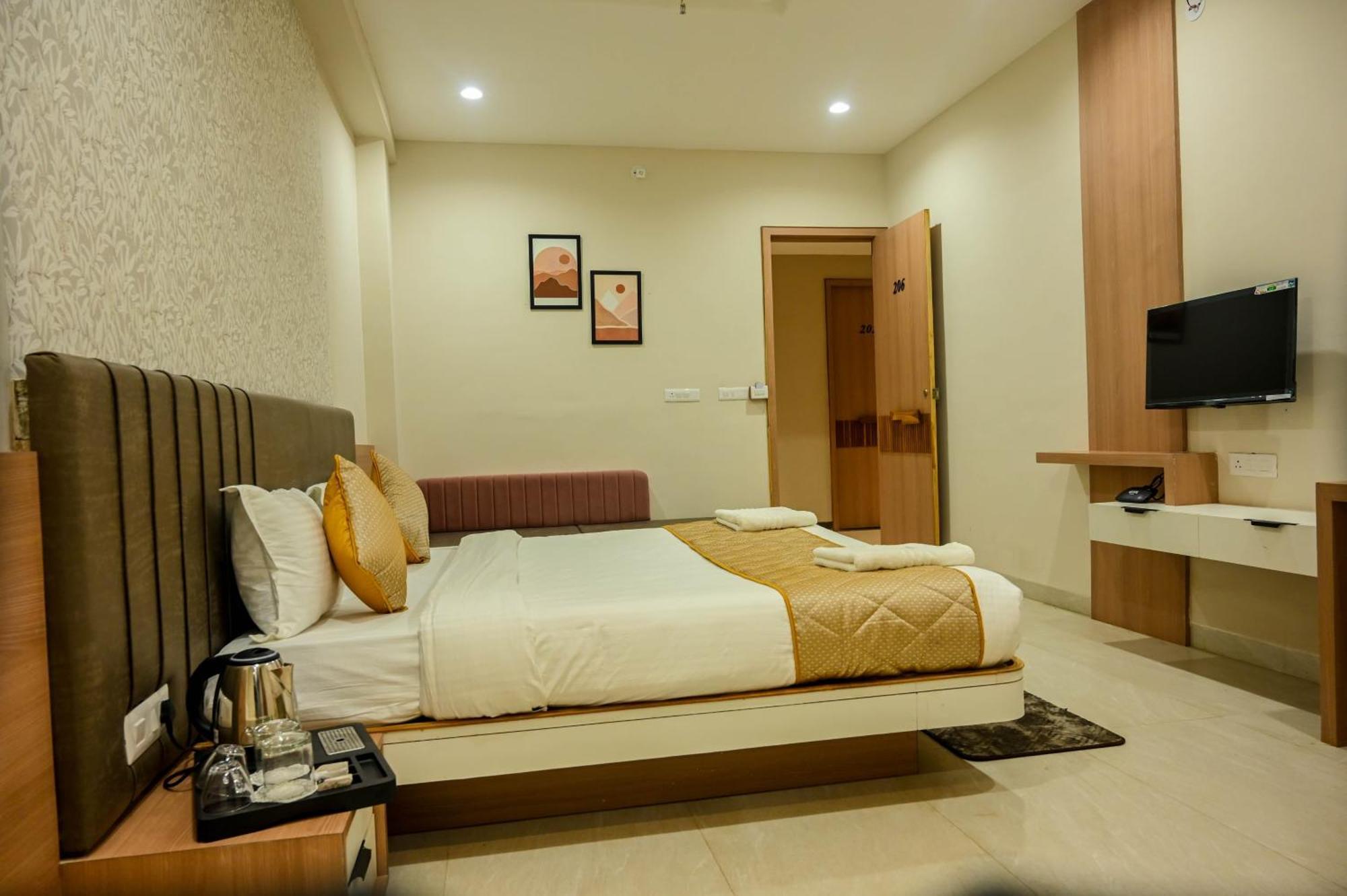 Hotel Maa Bhagwati Palace Khandwa ภายนอก รูปภาพ